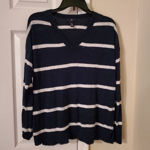 Gap sweater
